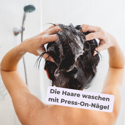 Kann man sich mit Press-On-Nägeln die Haare waschen?